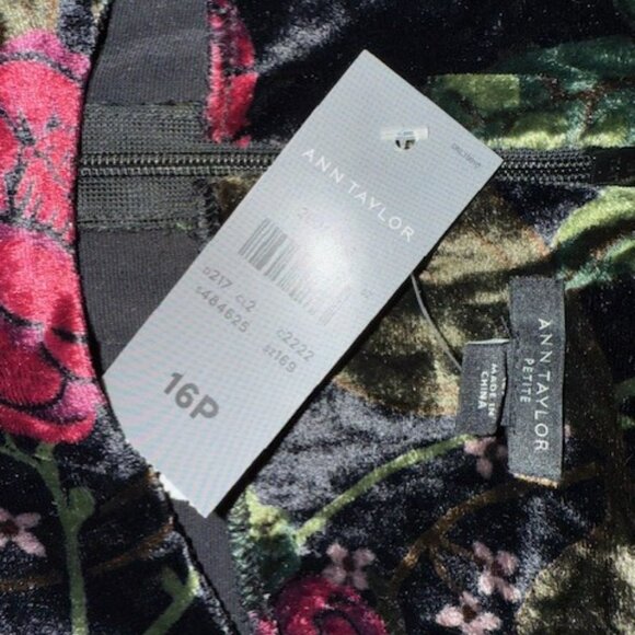 Velvet Floral with bateau neckline Puff Sleeve Shift Dress with Bishop Sleeves - Picture 16 of 16